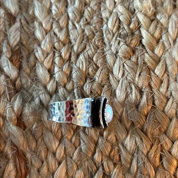 “Silpada” 9.25 Silver and White Pearl Ring size 7 - Picture 3 of 6